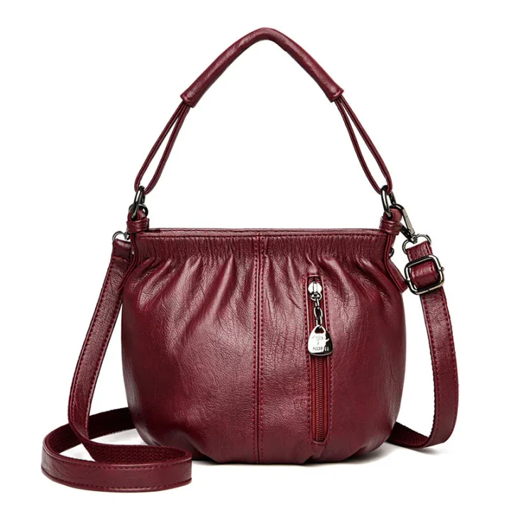 Bolso de mano con diseño arrugado