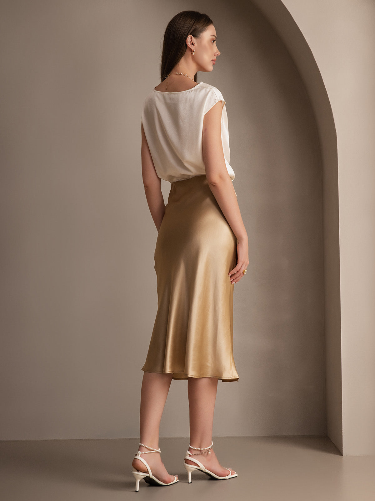 FALDA CLÁSICA Y ELEGANTE DE SEDA