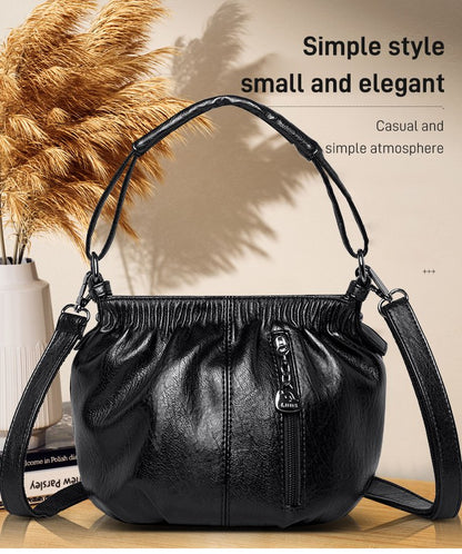 Bolso de mano con diseño arrugado