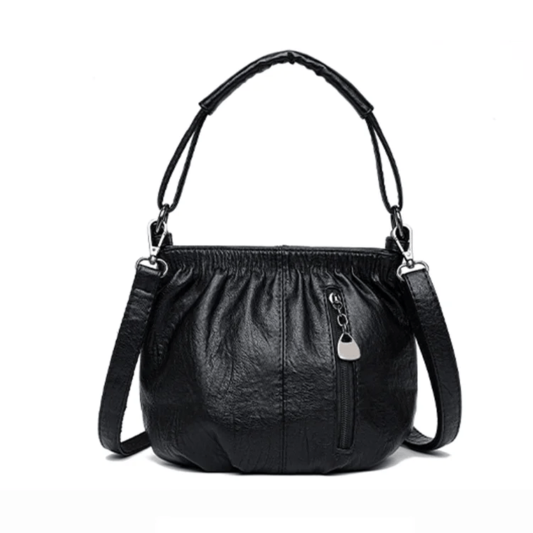 Bolso de mano con diseño arrugado