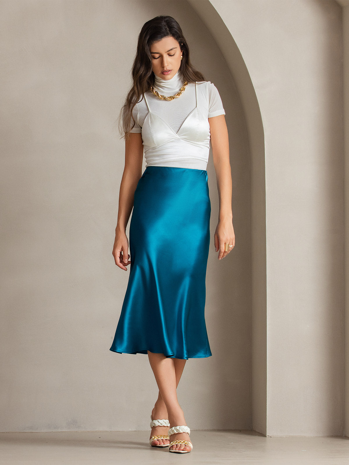 FALDA CLÁSICA Y ELEGANTE DE SEDA