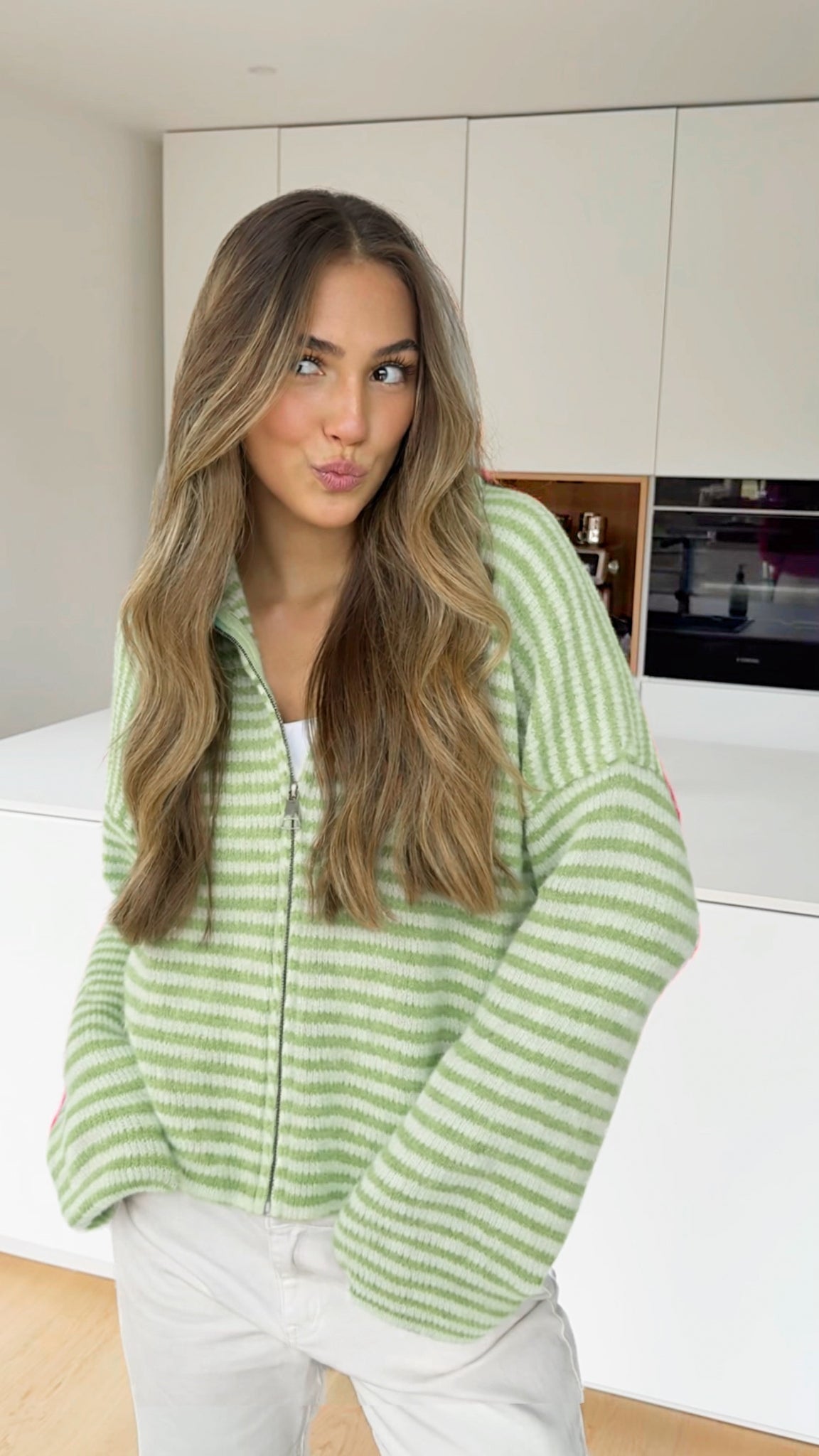 CARDIGAN DE PUNTO CON CREMALLERA COLOR VERDE LIMA