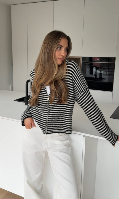 CÁRDIGAN DE PUNTO CON CREMALLERA COLOR CHOCOLATE