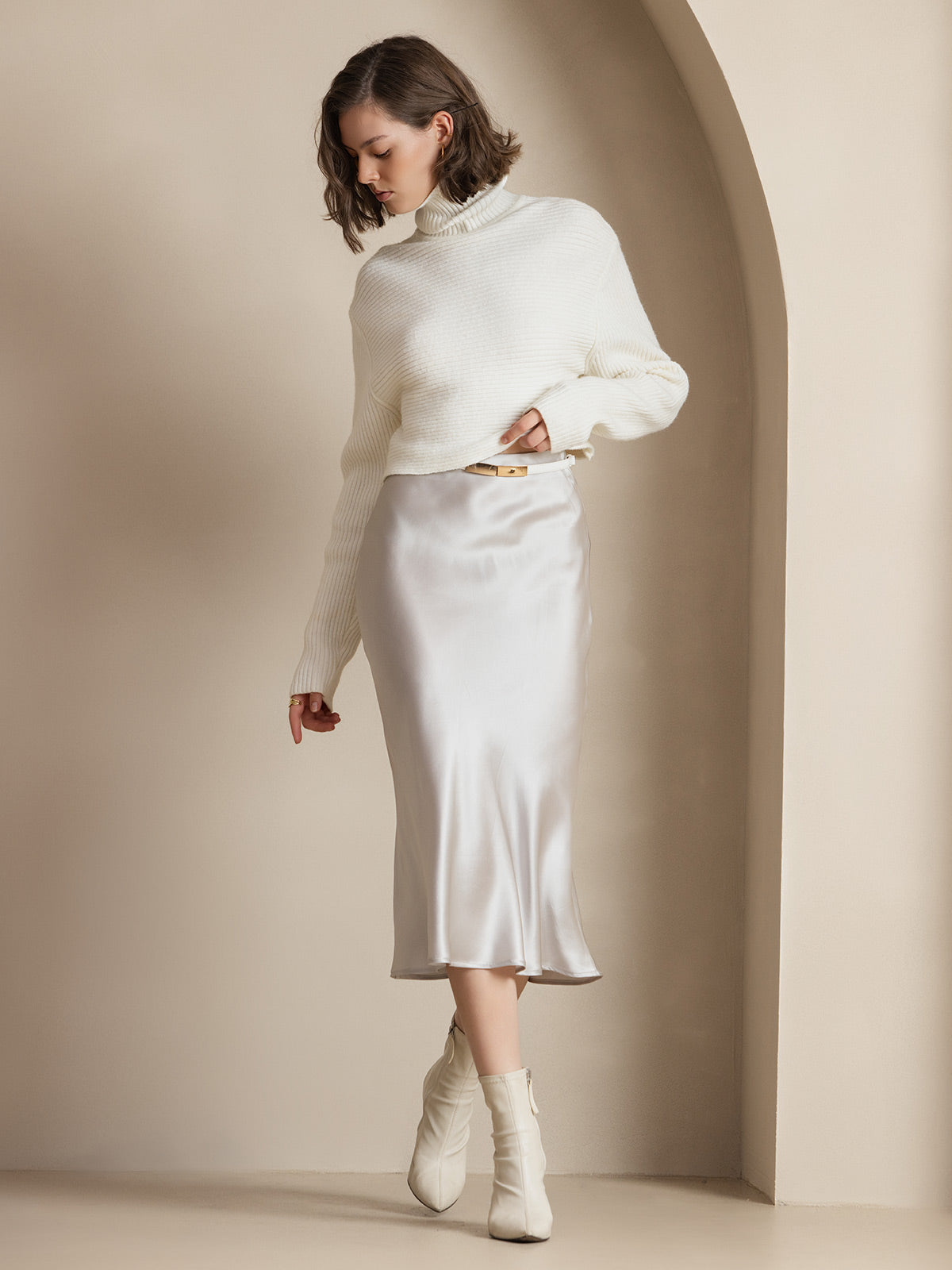 FALDA CLÁSICA Y ELEGANTE DE SEDA