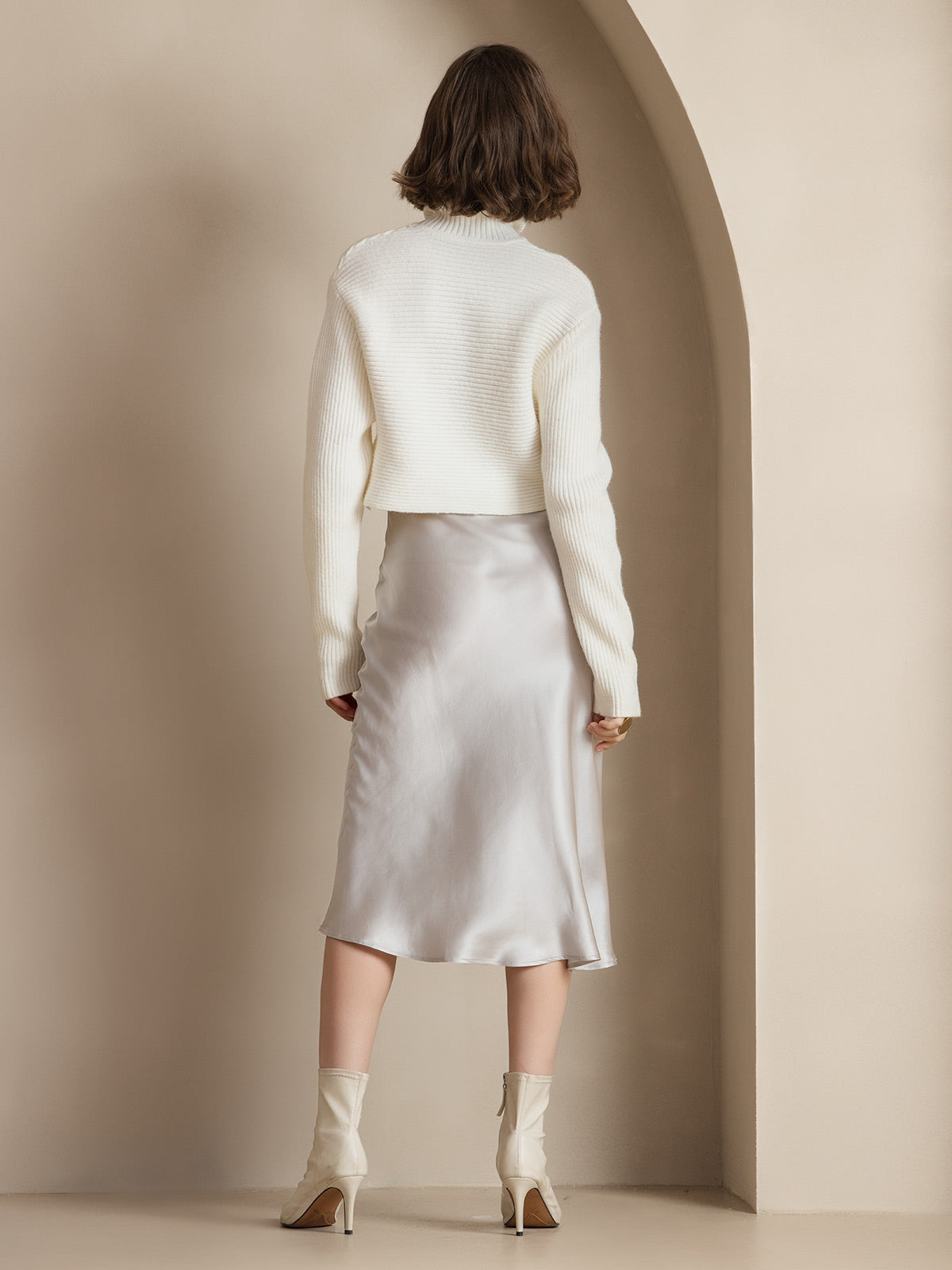 FALDA CLÁSICA Y ELEGANTE DE SEDA