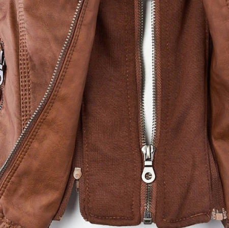 CHAQUETA DE CUERO CON CAPUCHA