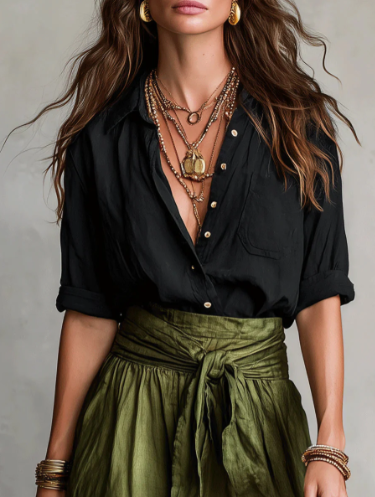 Catalina ™|  Conjunto de dos piezas: camisa negra y falda midi verde oliva